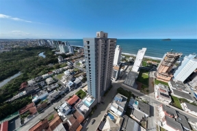 APARTAMENTO NO CENTRO DE BALNEÁRIO PIÇARRAS À 200 MTS DA PRAIA